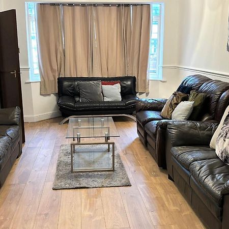 דאגנהאם London Luxury 5 Bedroom House 2 Min Walk To The Tube Station מראה חיצוני תמונה