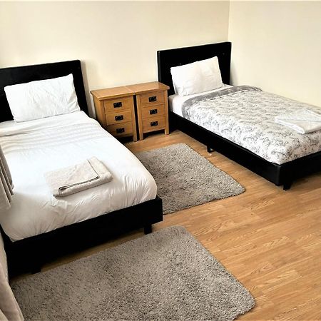 דאגנהאם London Luxury 5 Bedroom House 2 Min Walk To The Tube Station מראה חיצוני תמונה