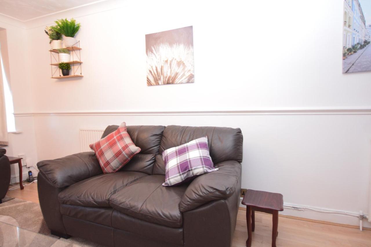 דאגנהאם London Luxury 5 Bedroom House 2 Min Walk To The Tube Station מראה חיצוני תמונה