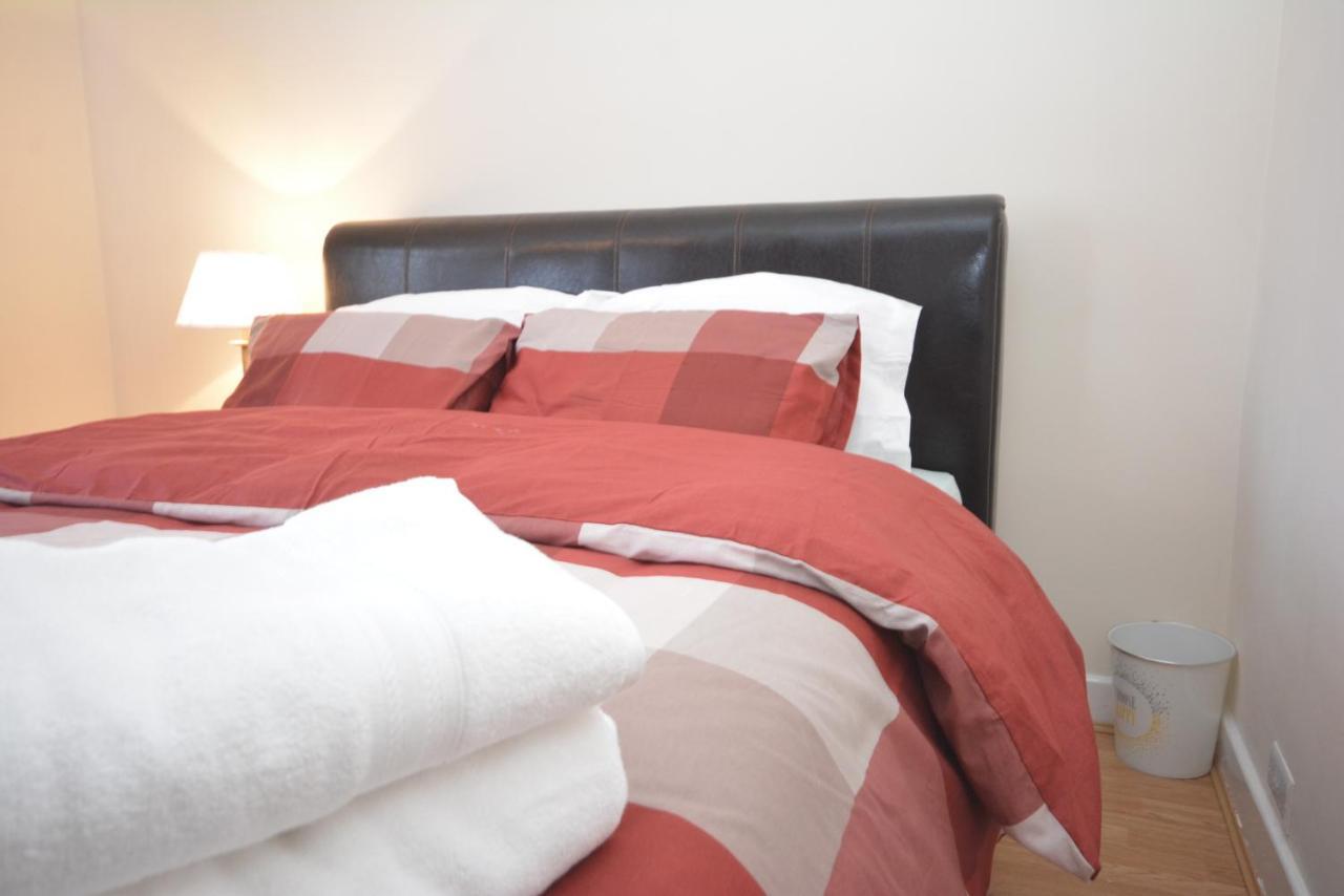 דאגנהאם London Luxury 5 Bedroom House 2 Min Walk To The Tube Station מראה חיצוני תמונה