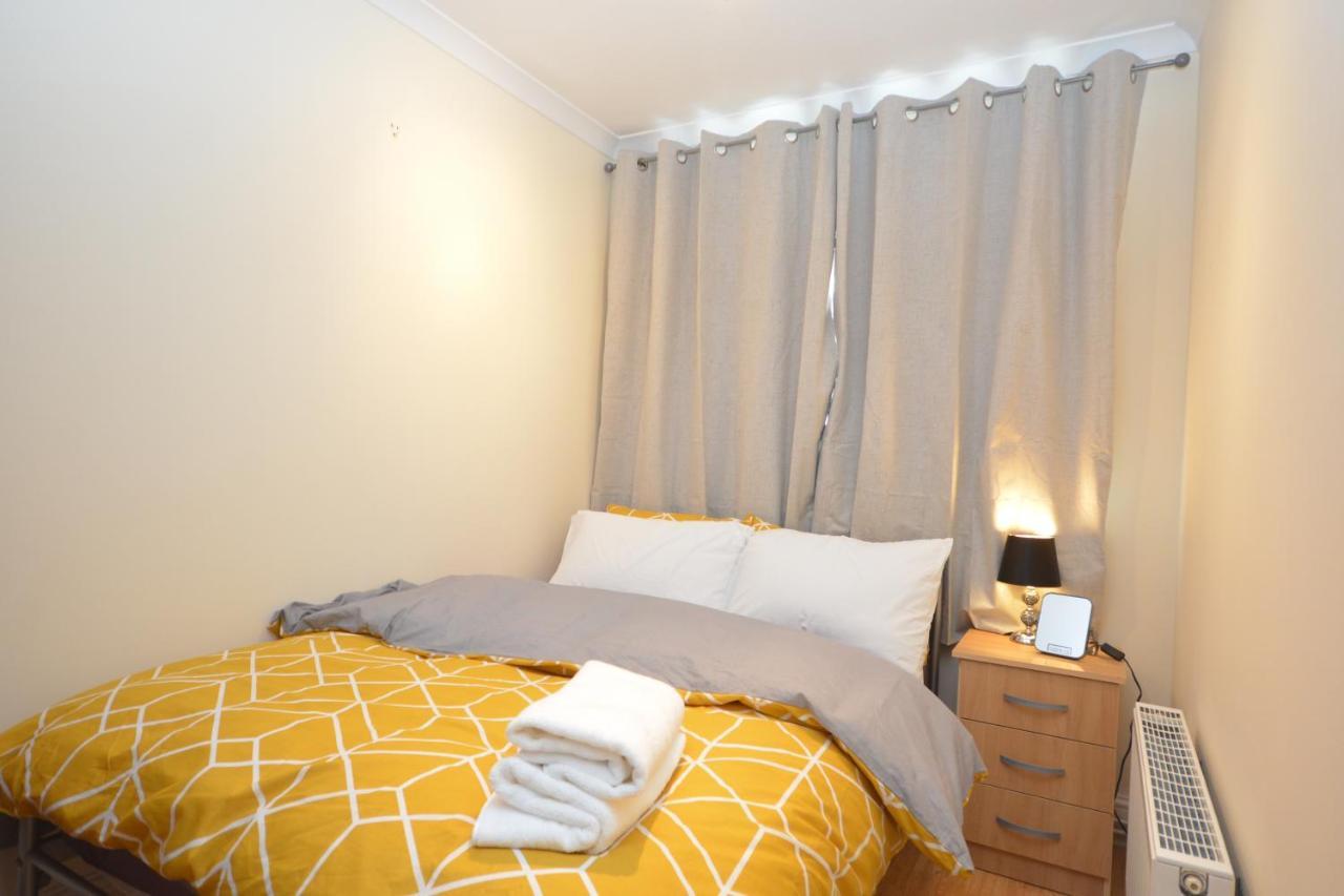 דאגנהאם London Luxury 5 Bedroom House 2 Min Walk To The Tube Station מראה חיצוני תמונה
