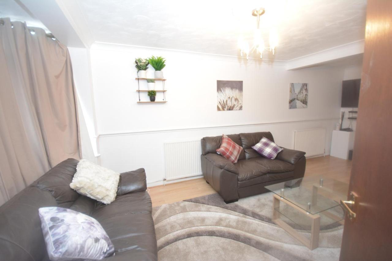 דאגנהאם London Luxury 5 Bedroom House 2 Min Walk To The Tube Station מראה חיצוני תמונה