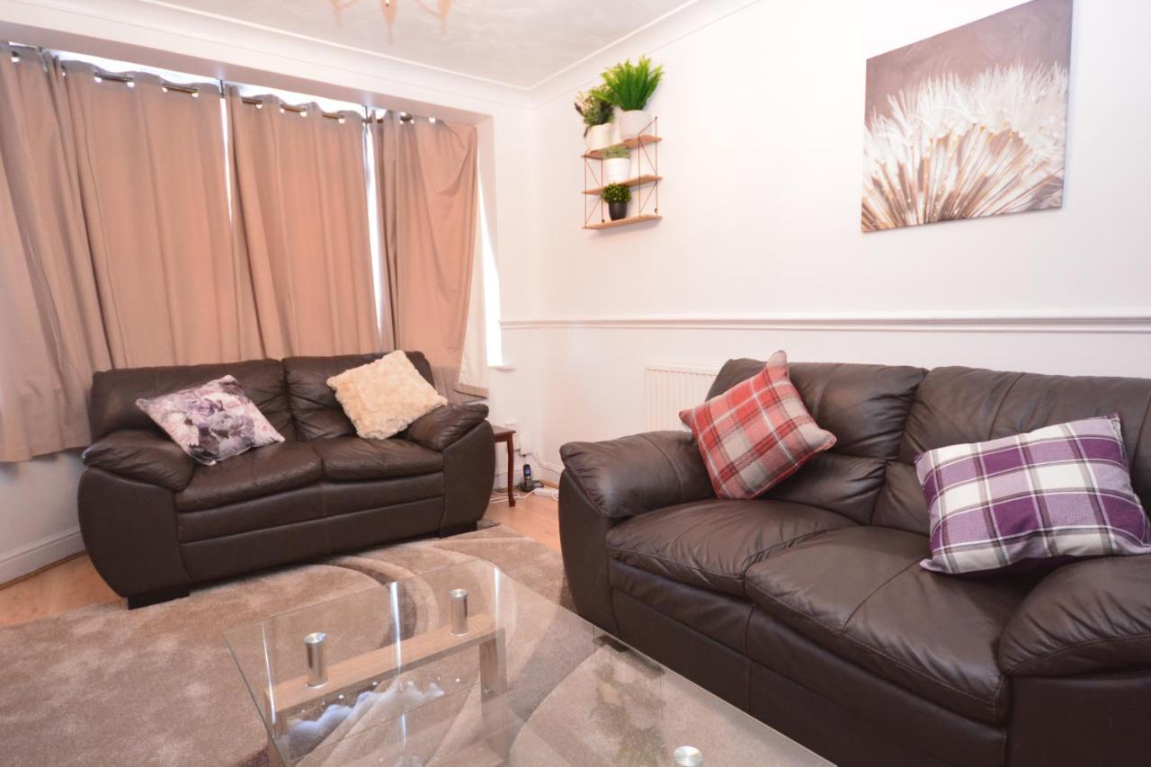 דאגנהאם London Luxury 5 Bedroom House 2 Min Walk To The Tube Station מראה חיצוני תמונה