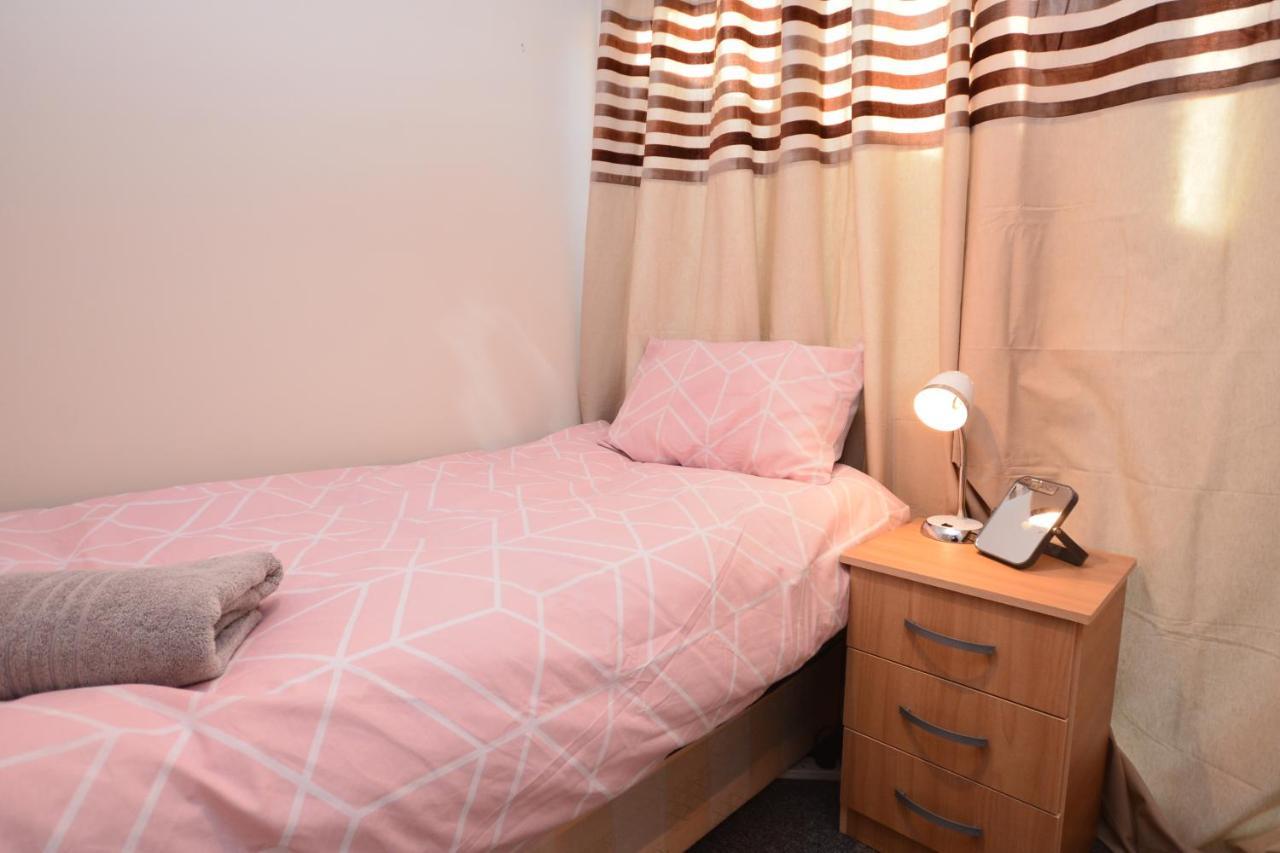 דאגנהאם London Luxury 5 Bedroom House 2 Min Walk To The Tube Station מראה חיצוני תמונה