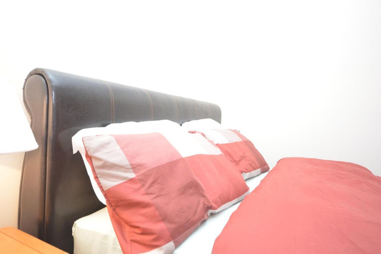 דאגנהאם London Luxury 5 Bedroom House 2 Min Walk To The Tube Station מראה חיצוני תמונה