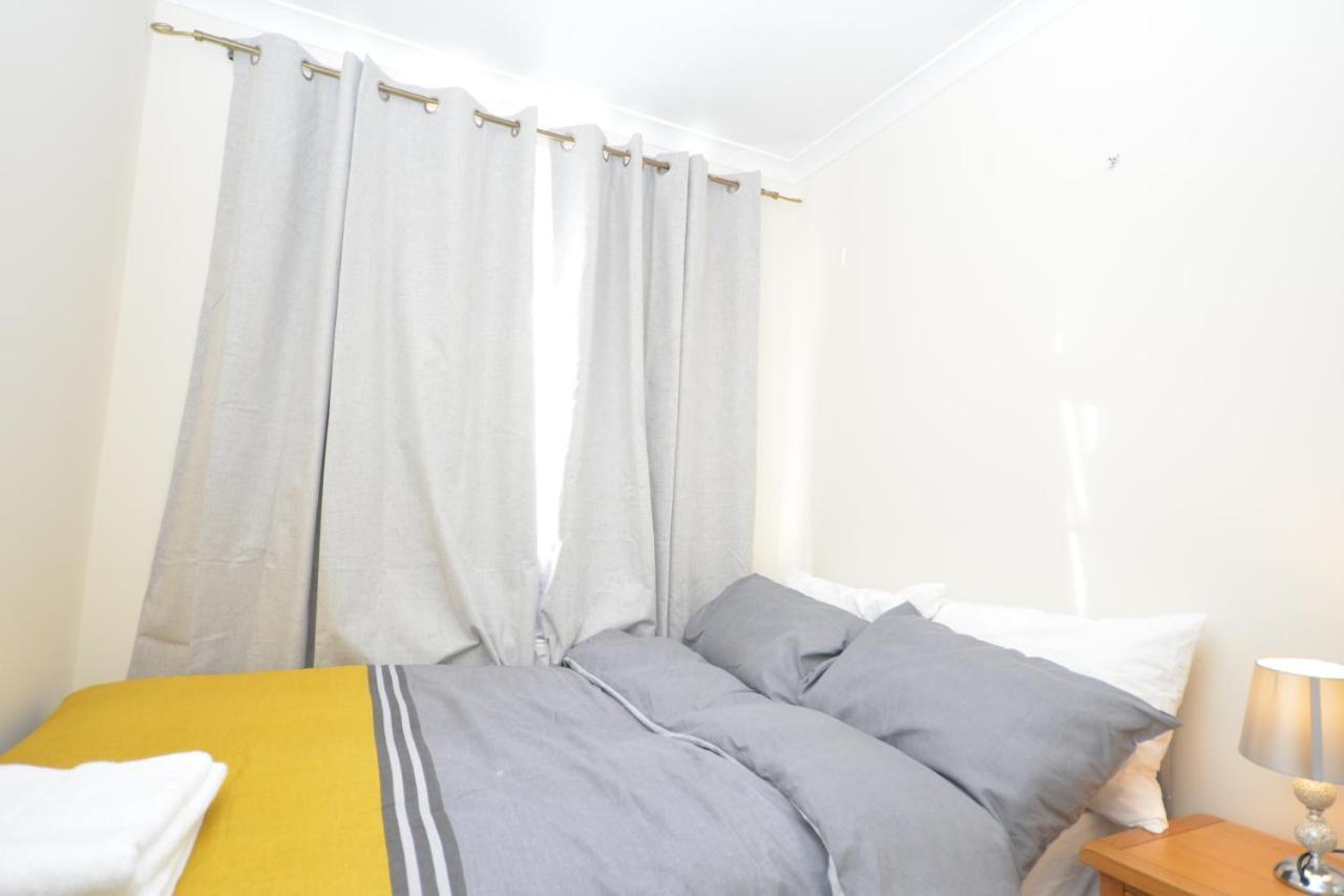 דאגנהאם London Luxury 5 Bedroom House 2 Min Walk To The Tube Station מראה חיצוני תמונה