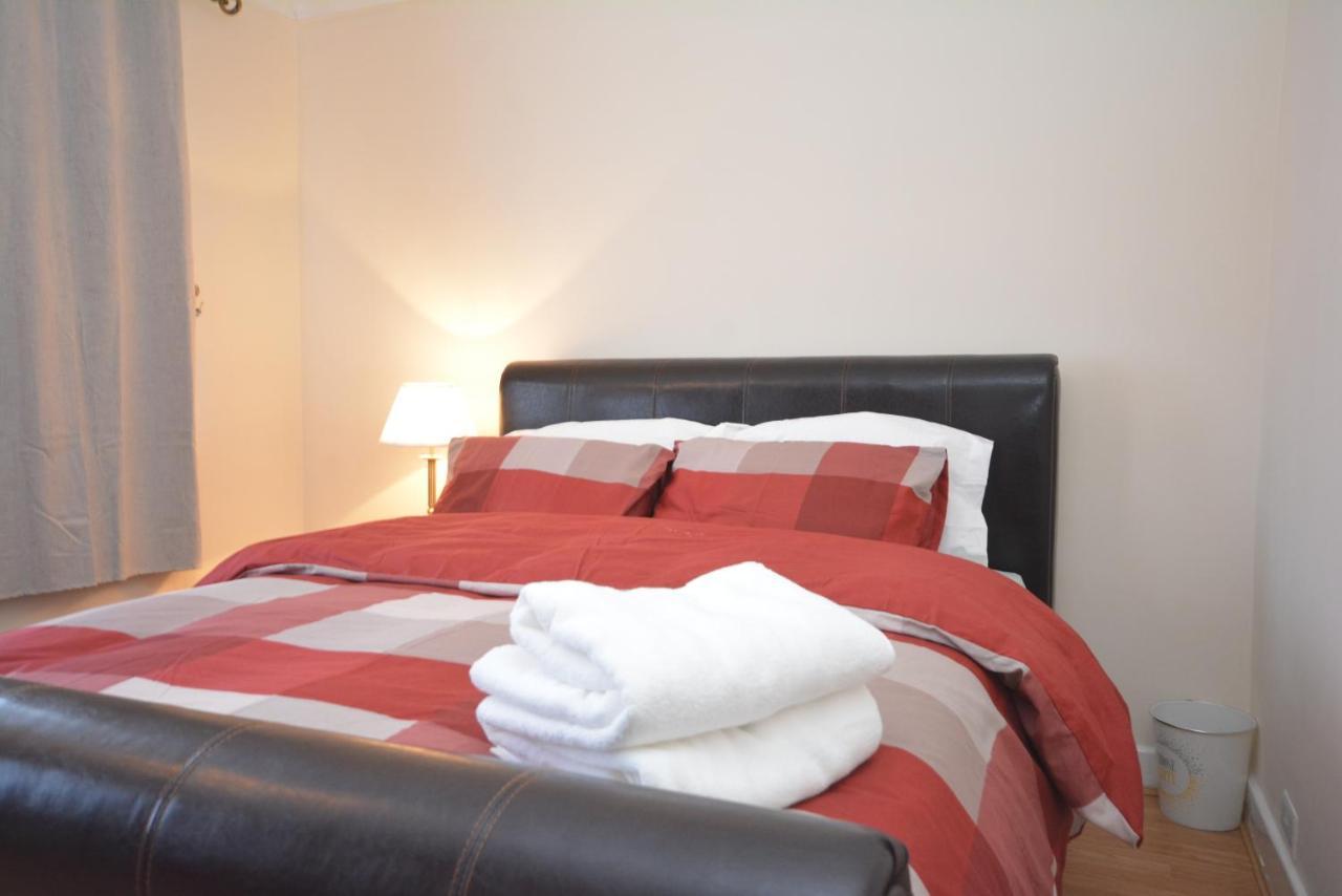 דאגנהאם London Luxury 5 Bedroom House 2 Min Walk To The Tube Station מראה חיצוני תמונה