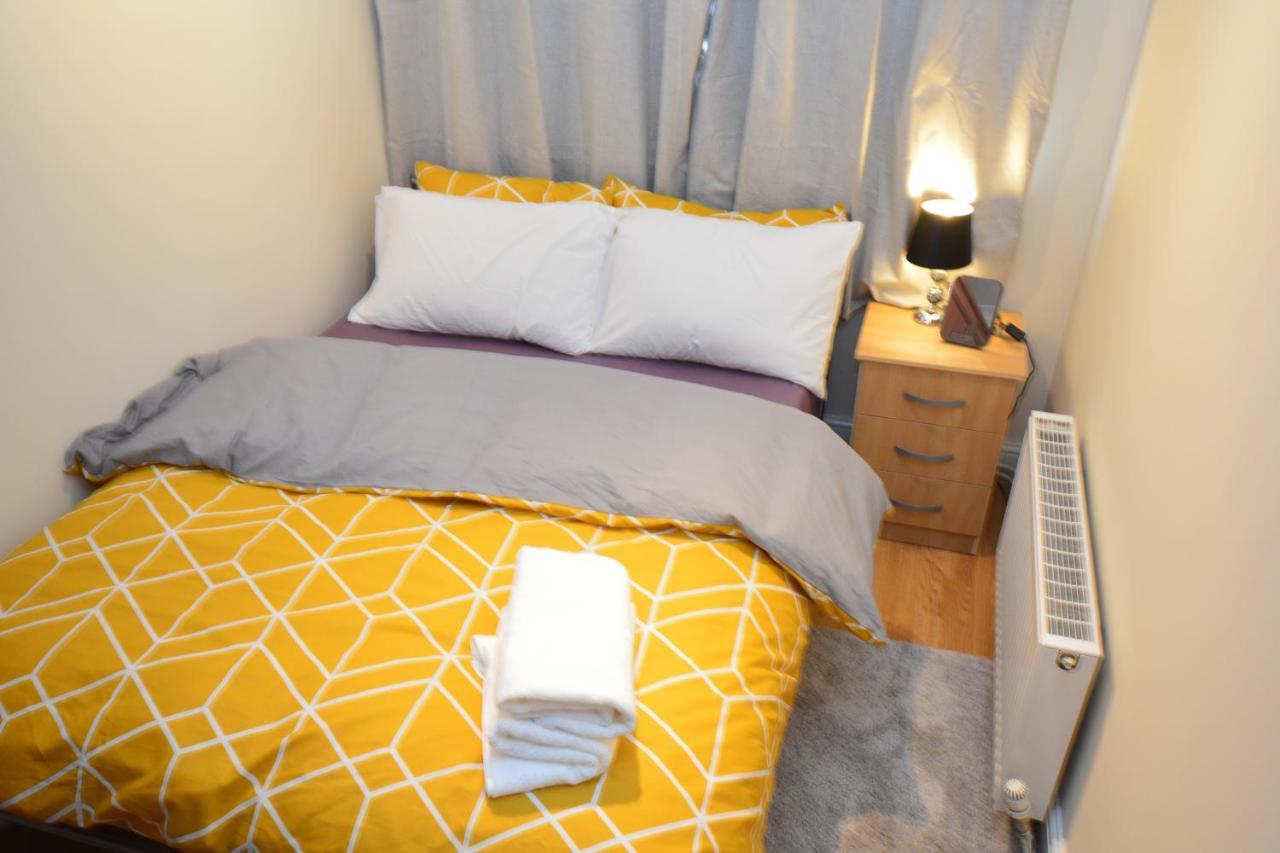 דאגנהאם London Luxury 5 Bedroom House 2 Min Walk To The Tube Station מראה חיצוני תמונה