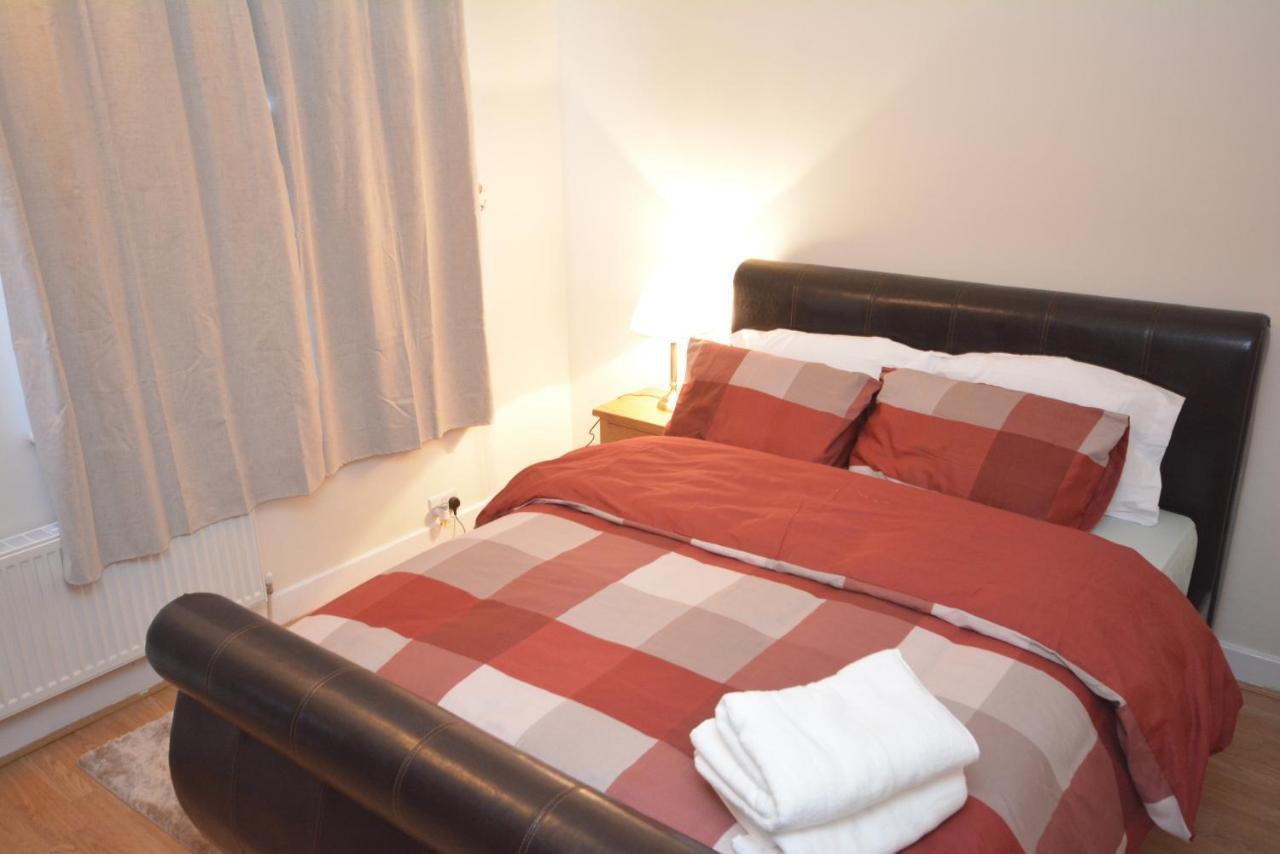 דאגנהאם London Luxury 5 Bedroom House 2 Min Walk To The Tube Station מראה חיצוני תמונה