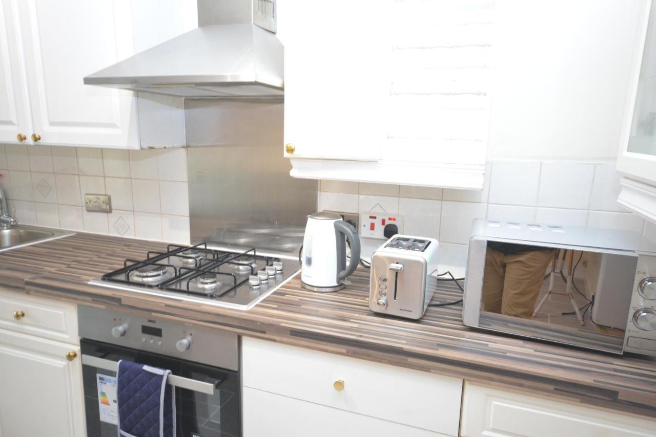 דאגנהאם London Luxury 5 Bedroom House 2 Min Walk To The Tube Station מראה חיצוני תמונה