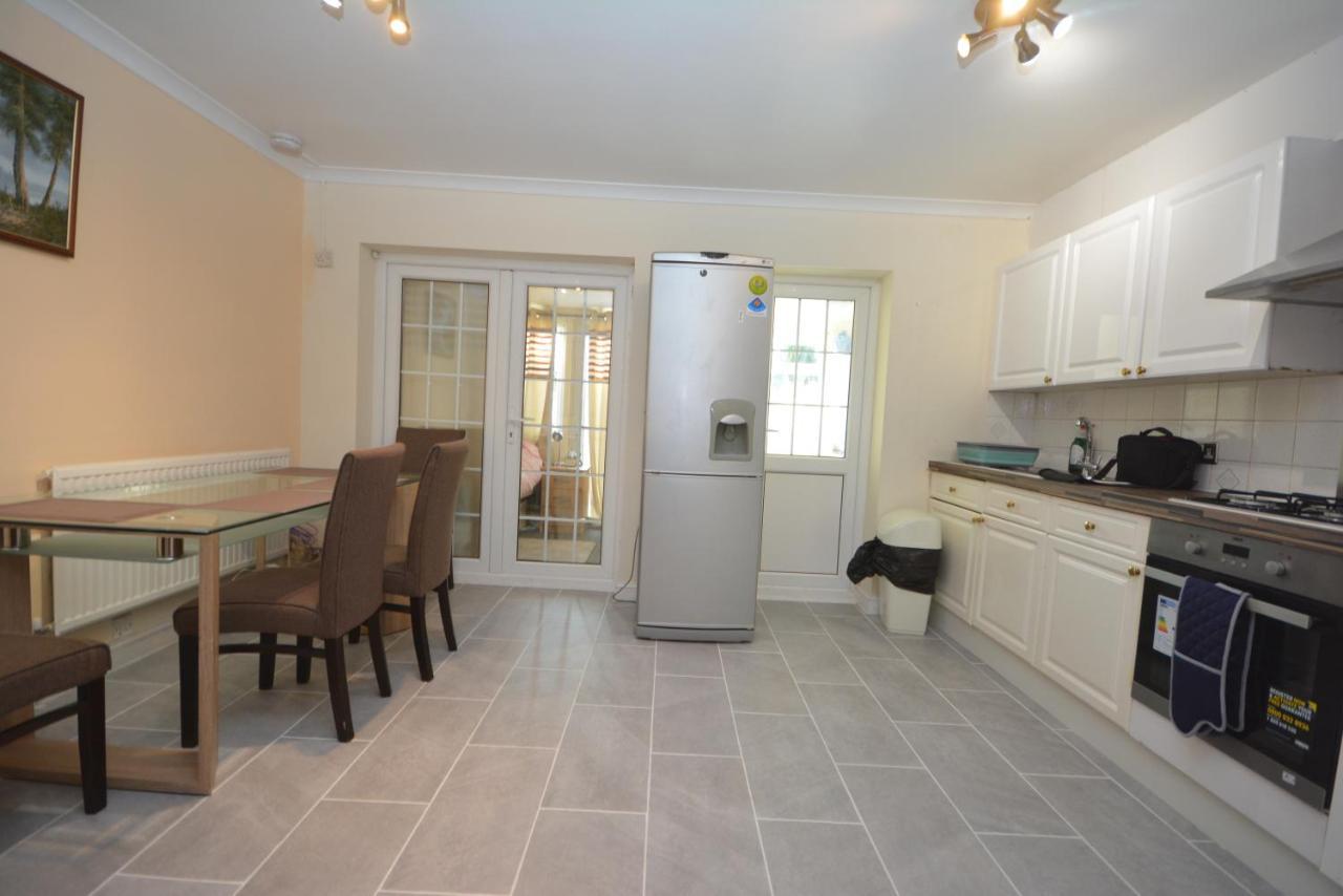 דאגנהאם London Luxury 5 Bedroom House 2 Min Walk To The Tube Station מראה חיצוני תמונה