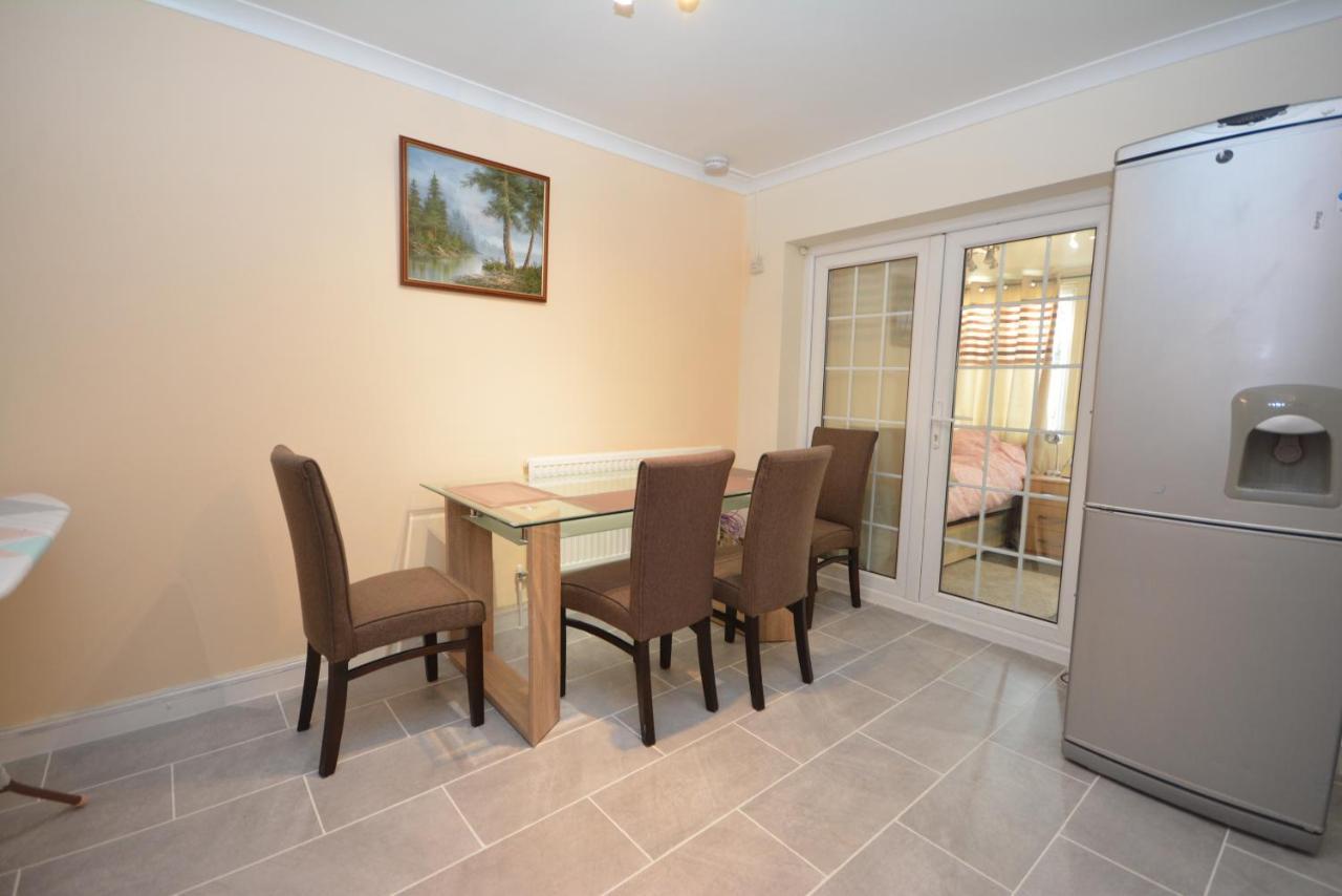 דאגנהאם London Luxury 5 Bedroom House 2 Min Walk To The Tube Station מראה חיצוני תמונה
