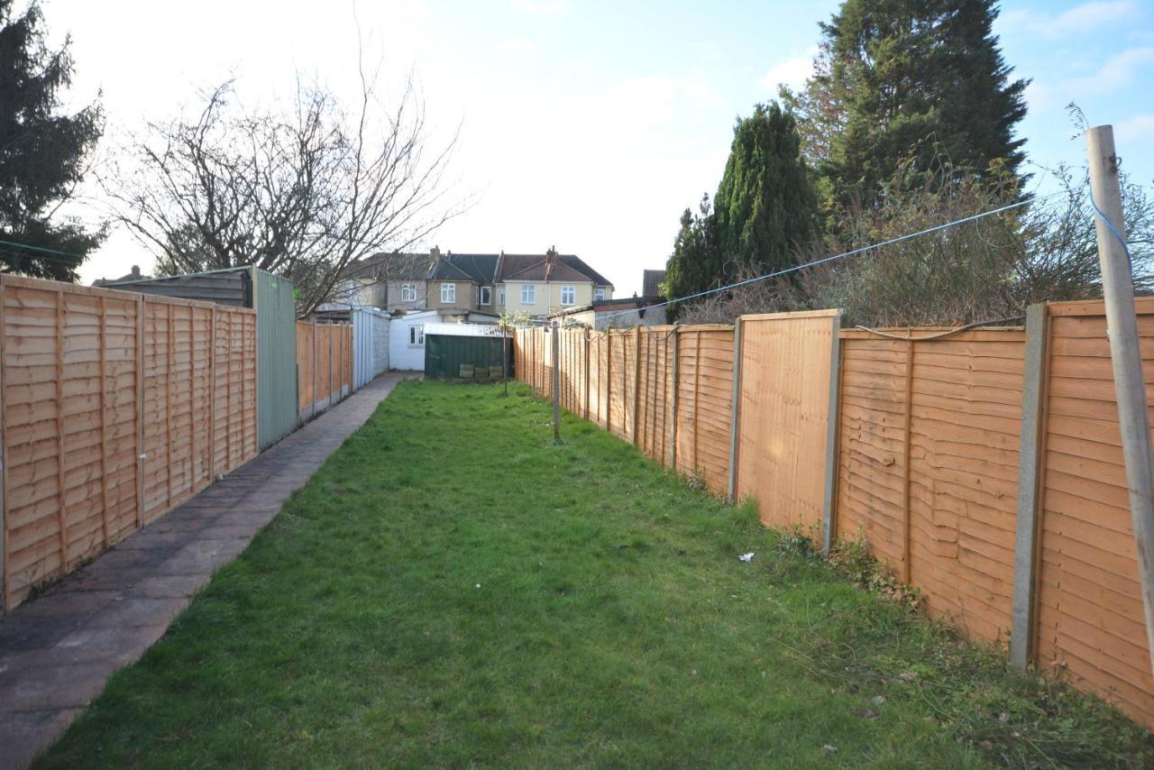 דאגנהאם London Luxury 5 Bedroom House 2 Min Walk To The Tube Station מראה חיצוני תמונה