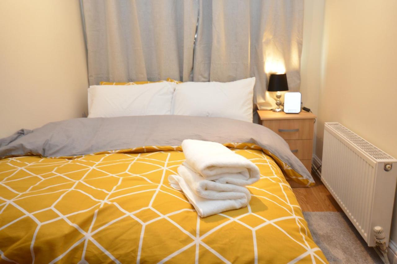דאגנהאם London Luxury 5 Bedroom House 2 Min Walk To The Tube Station מראה חיצוני תמונה