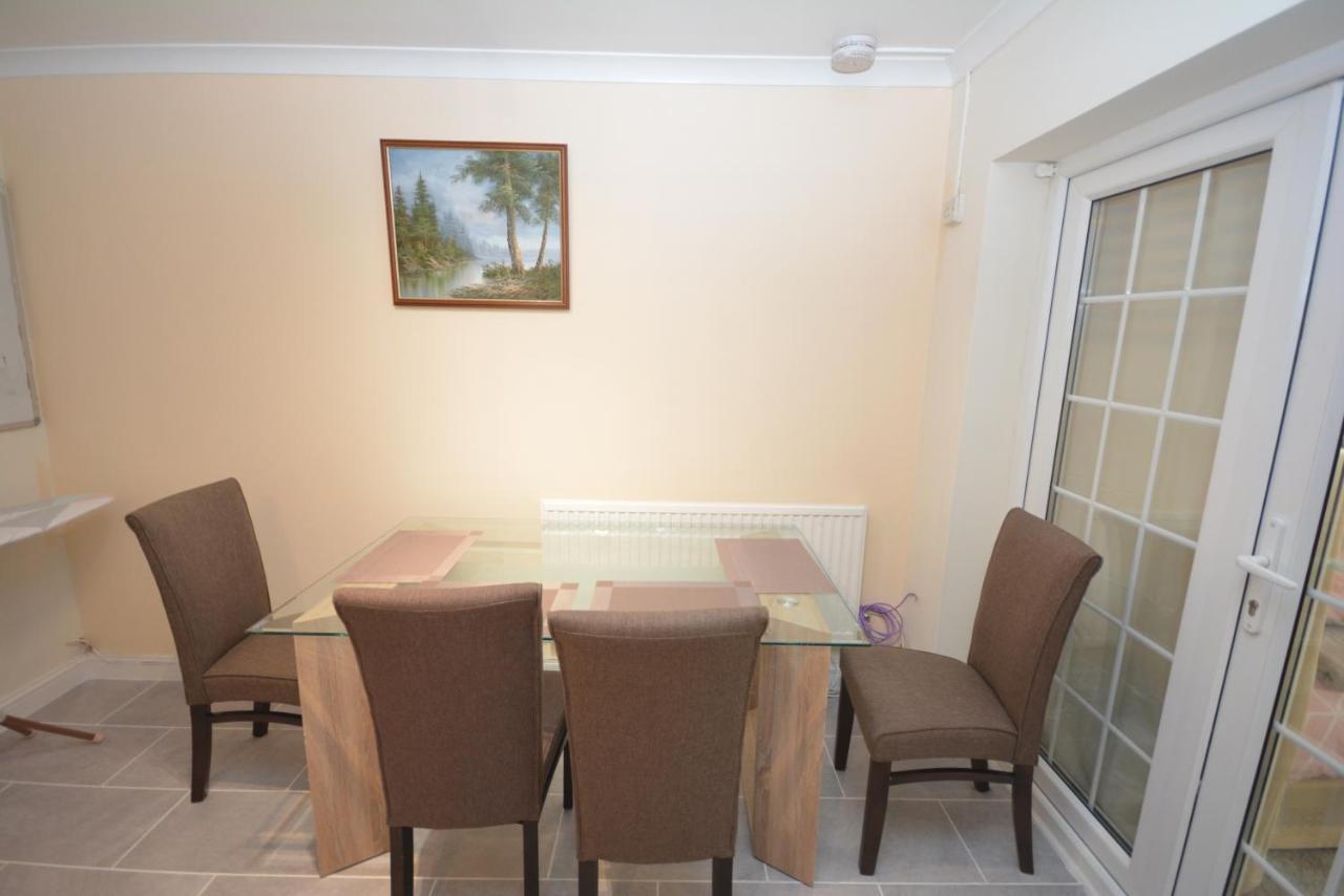 דאגנהאם London Luxury 5 Bedroom House 2 Min Walk To The Tube Station מראה חיצוני תמונה
