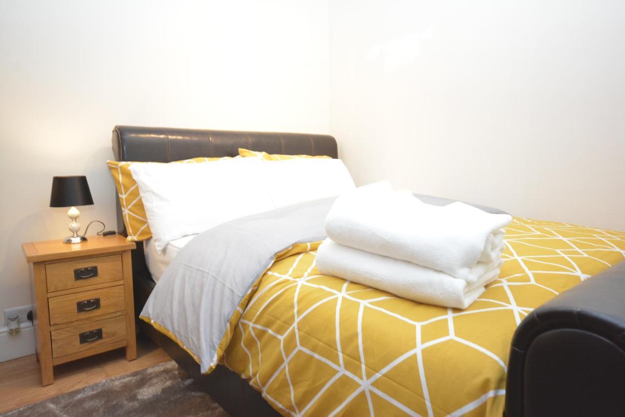 דאגנהאם London Luxury 5 Bedroom House 2 Min Walk To The Tube Station מראה חיצוני תמונה
