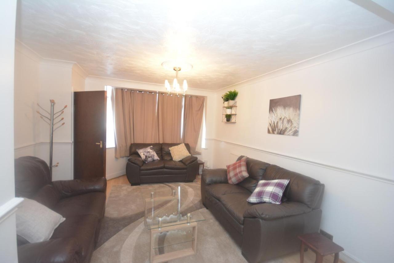 דאגנהאם London Luxury 5 Bedroom House 2 Min Walk To The Tube Station מראה חיצוני תמונה