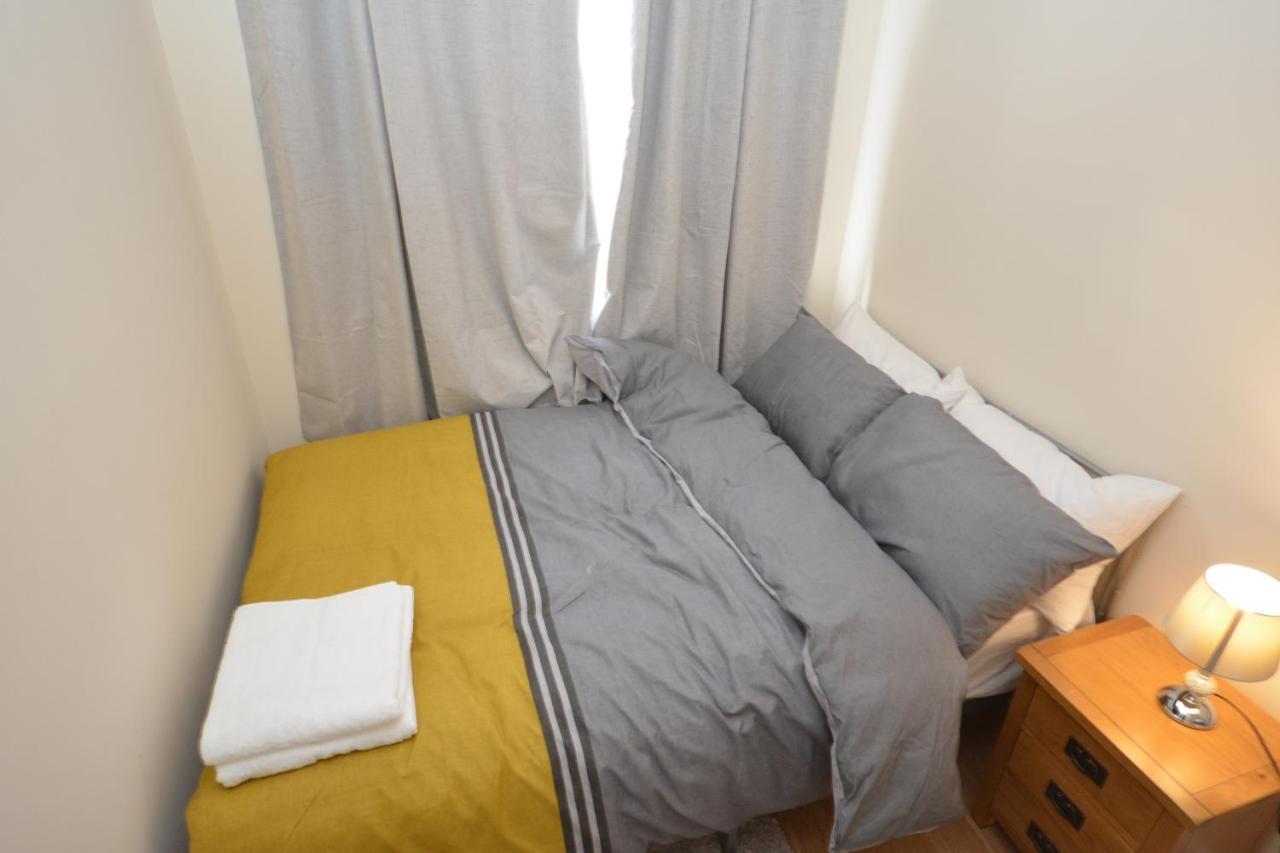 דאגנהאם London Luxury 5 Bedroom House 2 Min Walk To The Tube Station מראה חיצוני תמונה