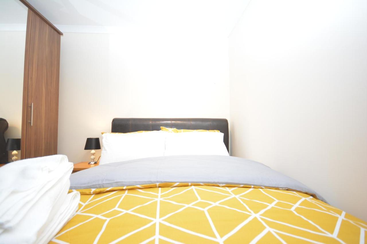 דאגנהאם London Luxury 5 Bedroom House 2 Min Walk To The Tube Station מראה חיצוני תמונה