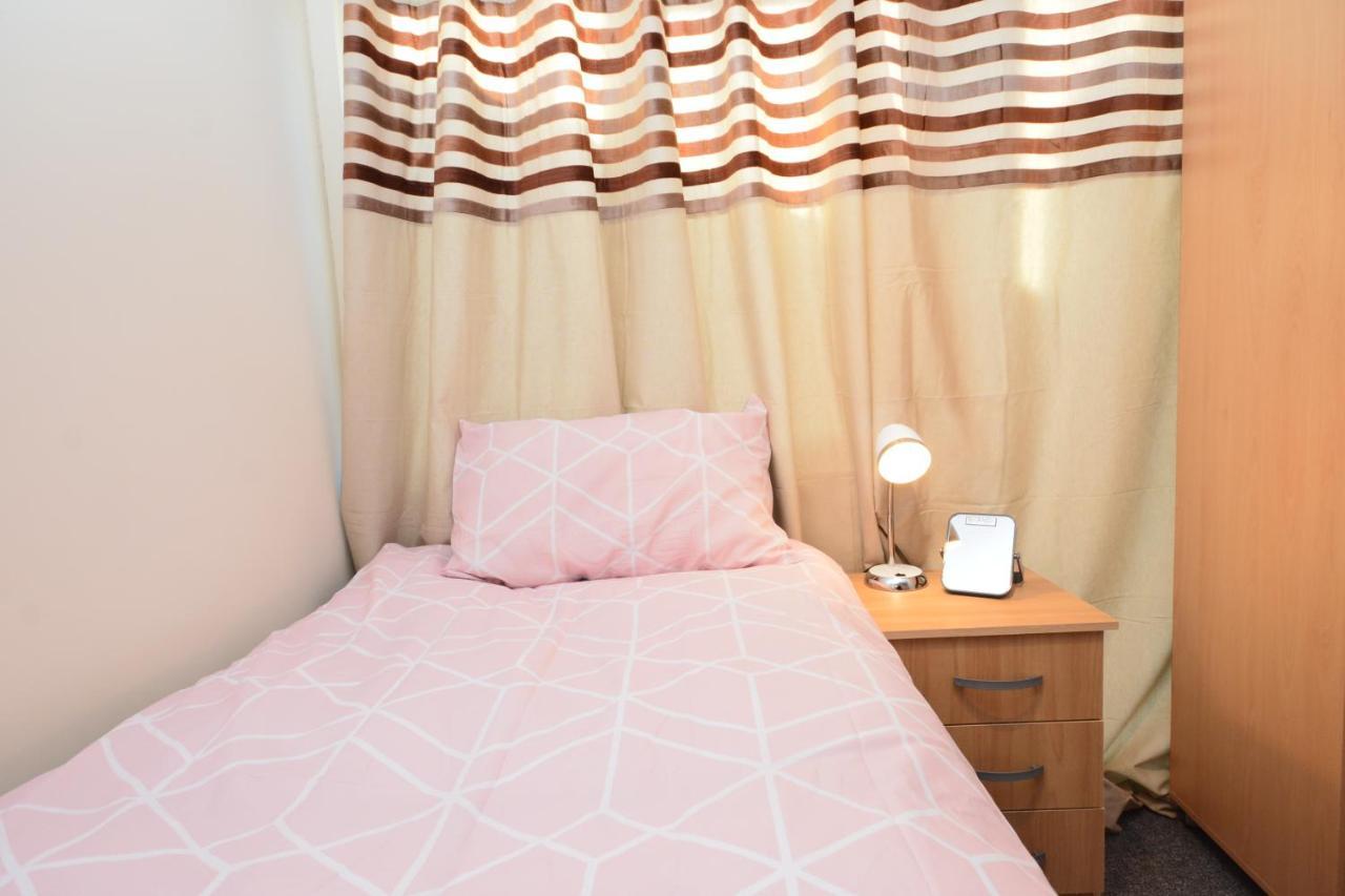 דאגנהאם London Luxury 5 Bedroom House 2 Min Walk To The Tube Station מראה חיצוני תמונה