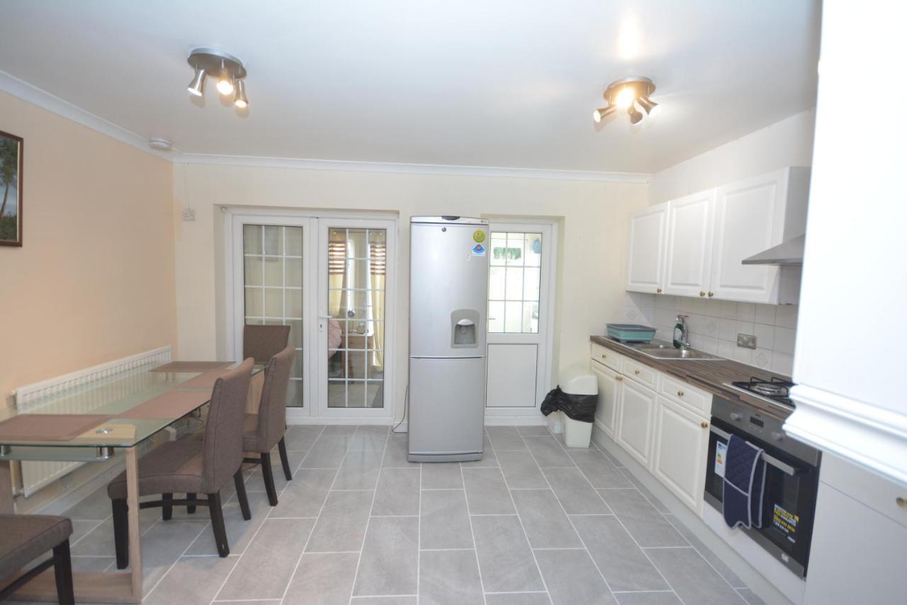 דאגנהאם London Luxury 5 Bedroom House 2 Min Walk To The Tube Station מראה חיצוני תמונה