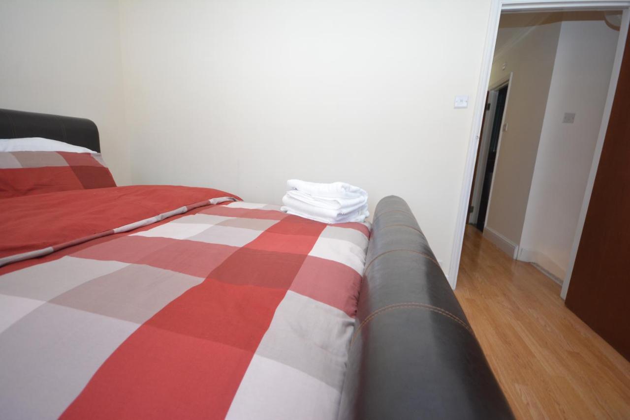 דאגנהאם London Luxury 5 Bedroom House 2 Min Walk To The Tube Station מראה חיצוני תמונה