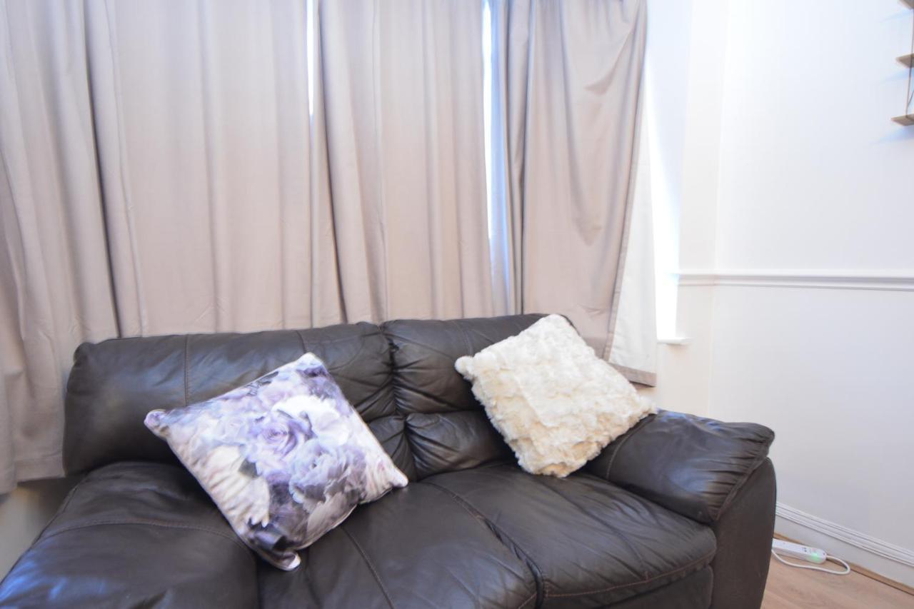 דאגנהאם London Luxury 5 Bedroom House 2 Min Walk To The Tube Station מראה חיצוני תמונה