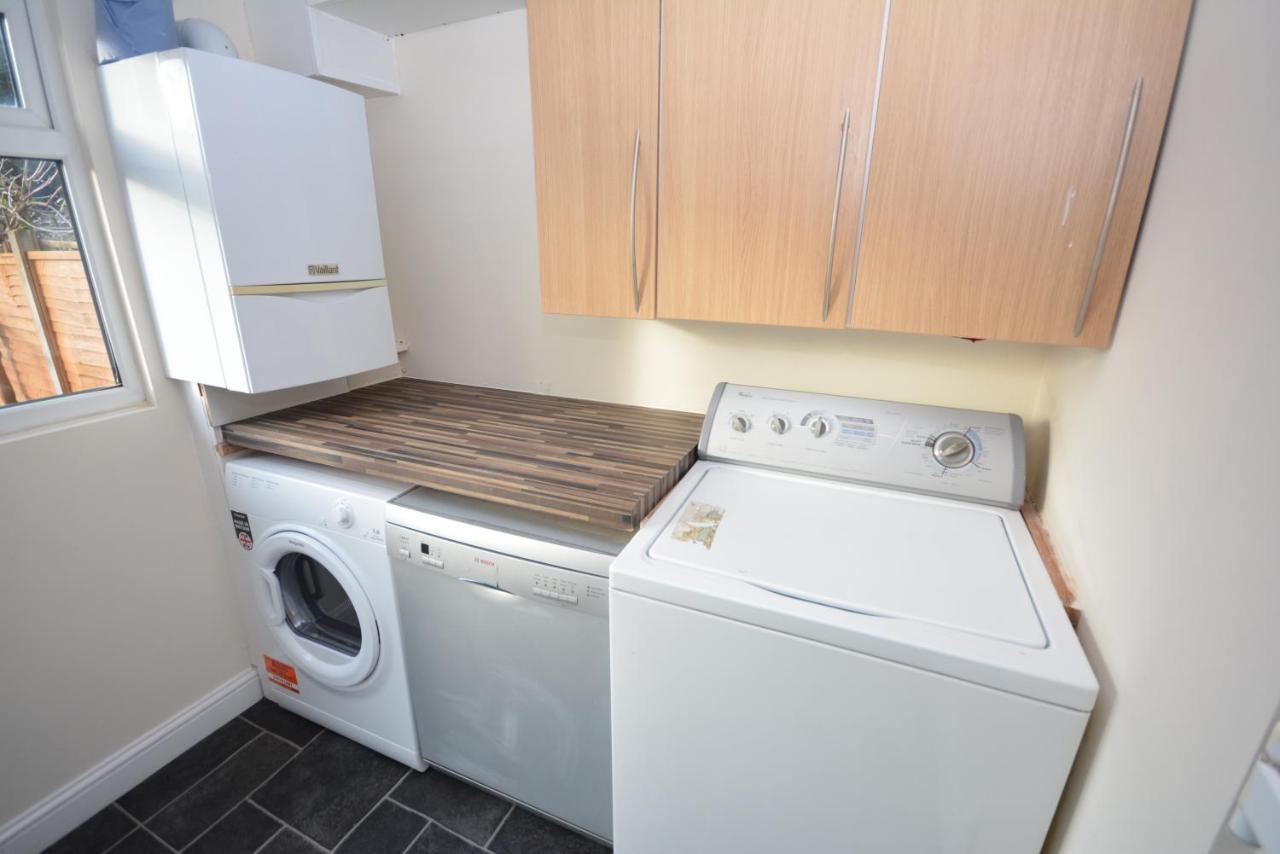 דאגנהאם London Luxury 5 Bedroom House 2 Min Walk To The Tube Station מראה חיצוני תמונה