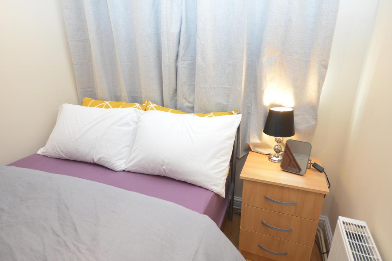 דאגנהאם London Luxury 5 Bedroom House 2 Min Walk To The Tube Station מראה חיצוני תמונה