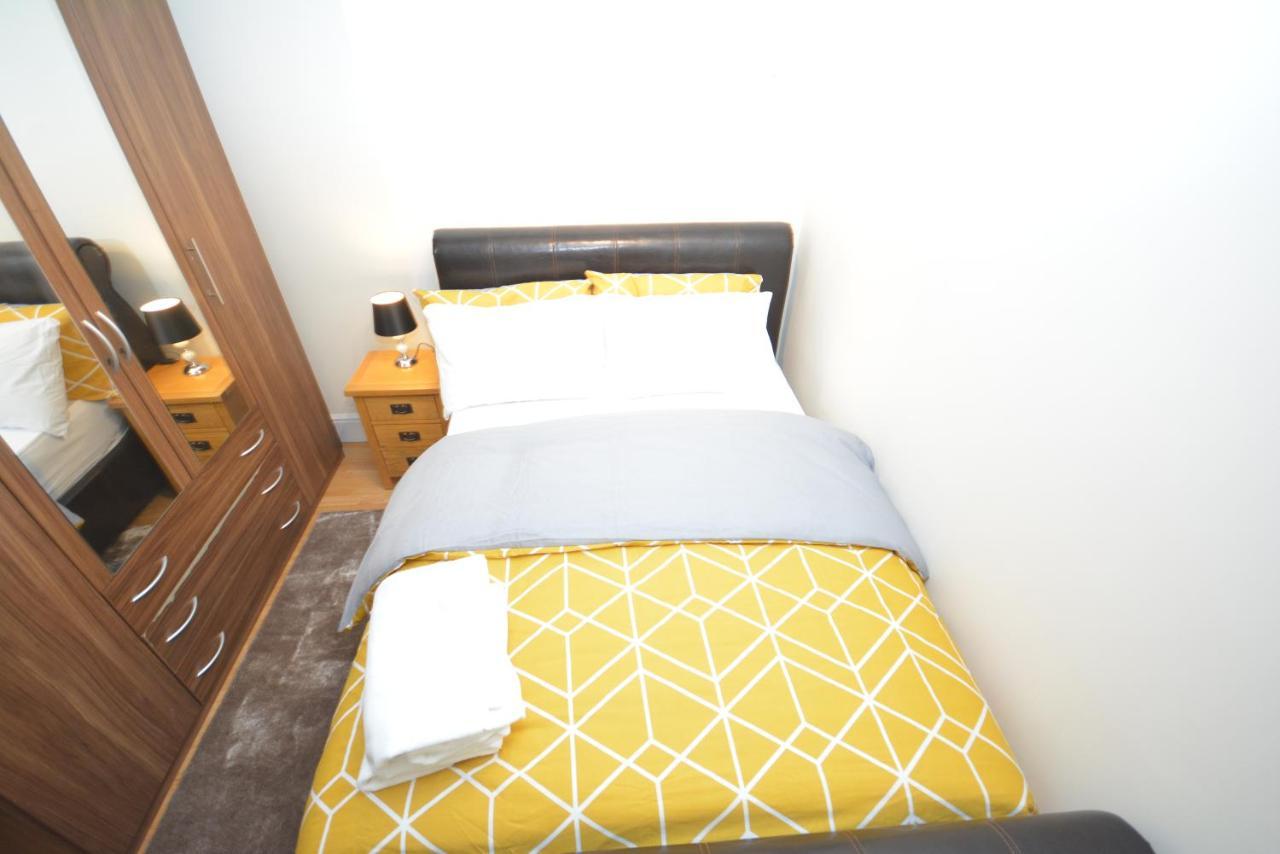דאגנהאם London Luxury 5 Bedroom House 2 Min Walk To The Tube Station מראה חיצוני תמונה