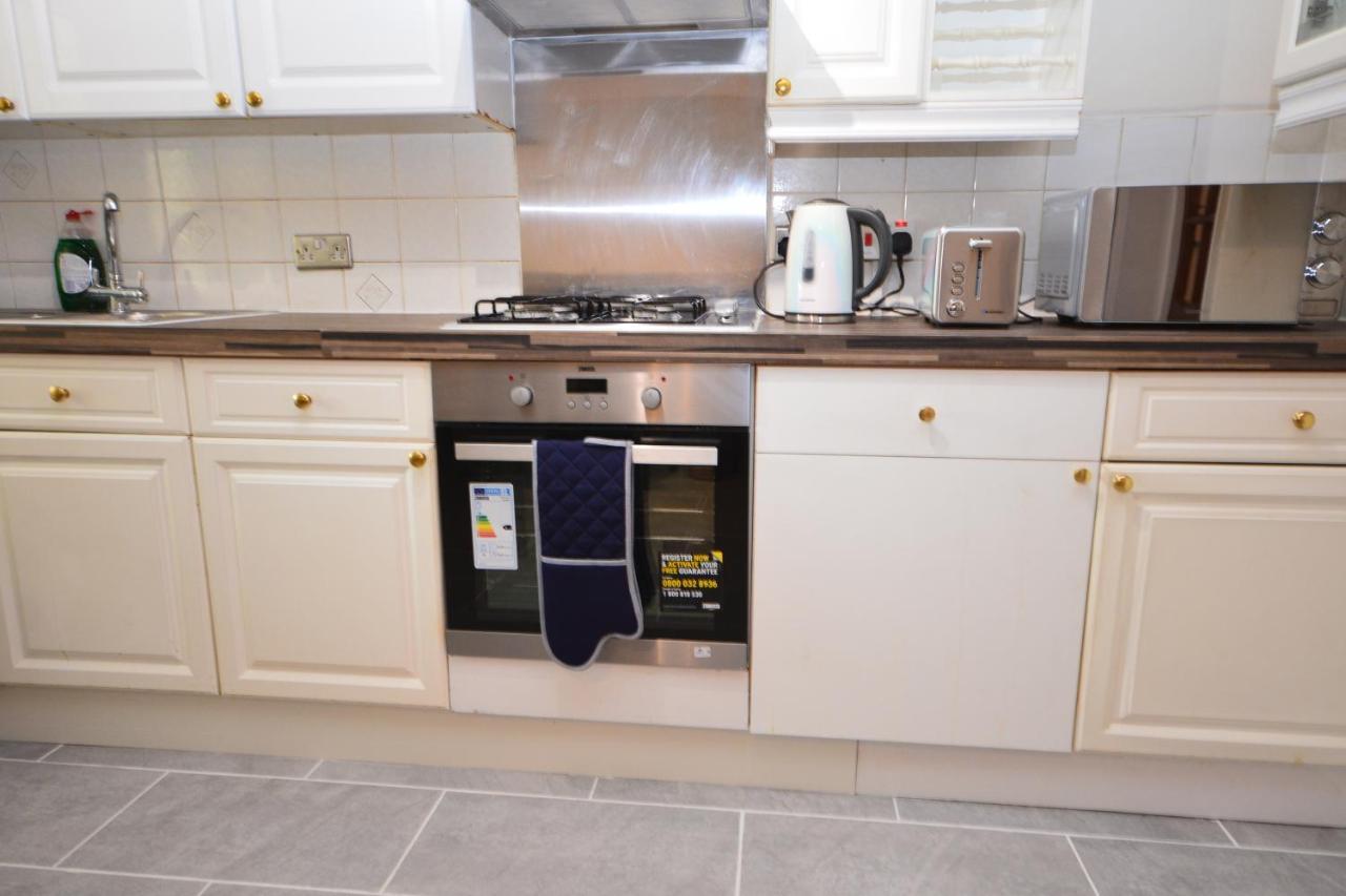 דאגנהאם London Luxury 5 Bedroom House 2 Min Walk To The Tube Station מראה חיצוני תמונה