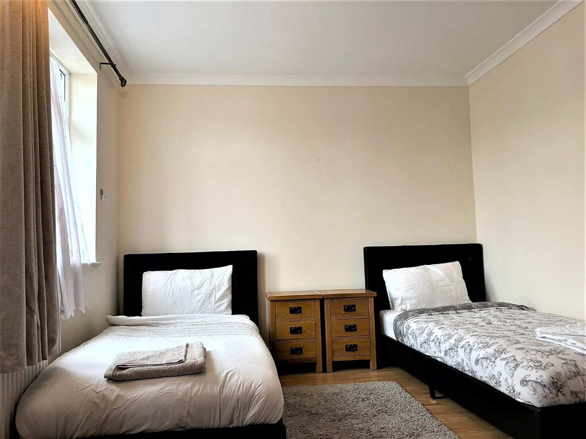 דאגנהאם London Luxury 5 Bedroom House 2 Min Walk To The Tube Station מראה חיצוני תמונה