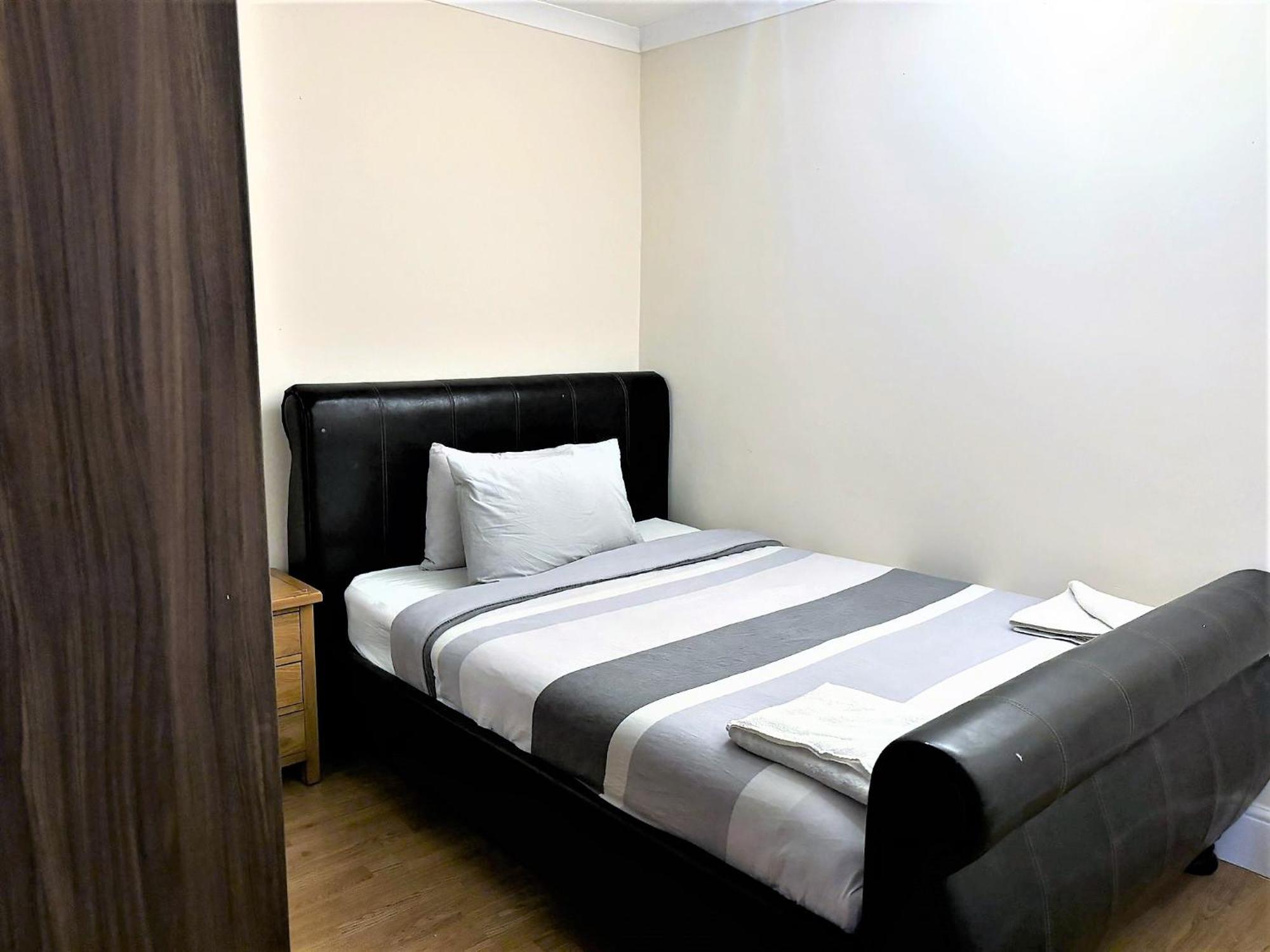 דאגנהאם London Luxury 5 Bedroom House 2 Min Walk To The Tube Station מראה חיצוני תמונה